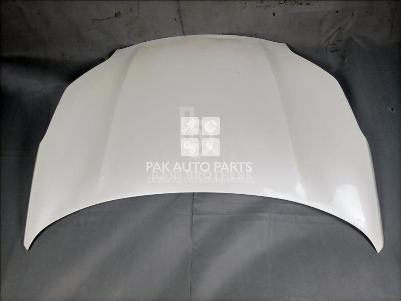 Picture of Kia Sportage Pearl White Colour Bonnet