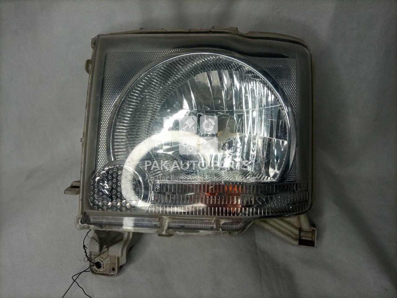 Picture of Daihatsu Move Conte Headlight