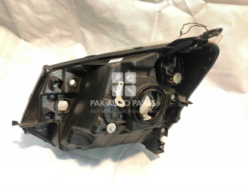 Picture of Daihatsu Move 2015 Right Side Headlight