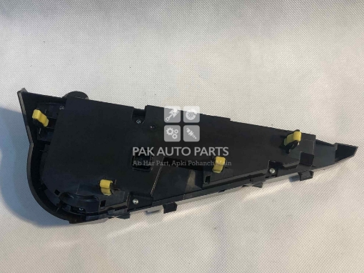 Picture of Toyota Aqua 2015 AC Control Panel