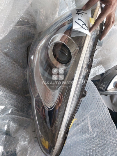 Picture of Toyota Aqua 2016 Headlight