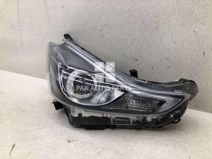 Picture of Toyota Prius Alpha Headlight Right Side