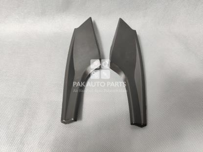 Picture of Daihatsu Move(LA 100) Wiper Shield Corner