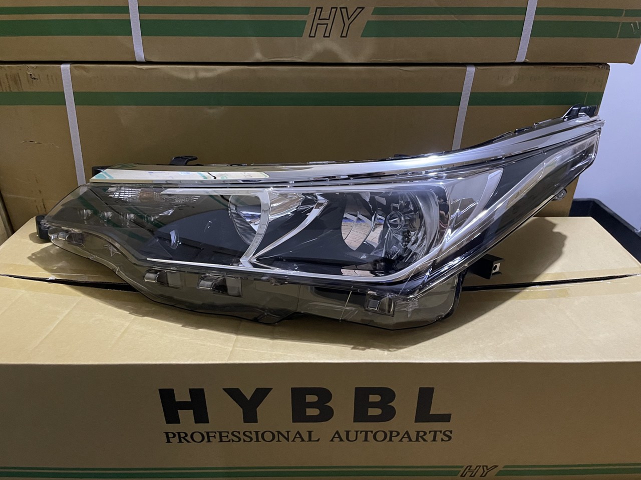 Picture of Toyota Corolla 2018-25 Headlight (HYBBL)