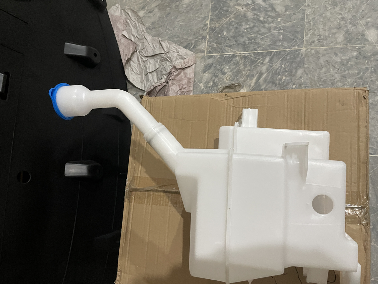 Picture of Hyundai Elantra 2021-24 Wiper Bottle