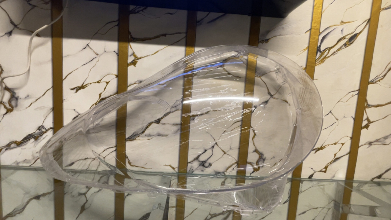 Picture of Suzuki Alto Japanese 2009-15 Headlight Glass