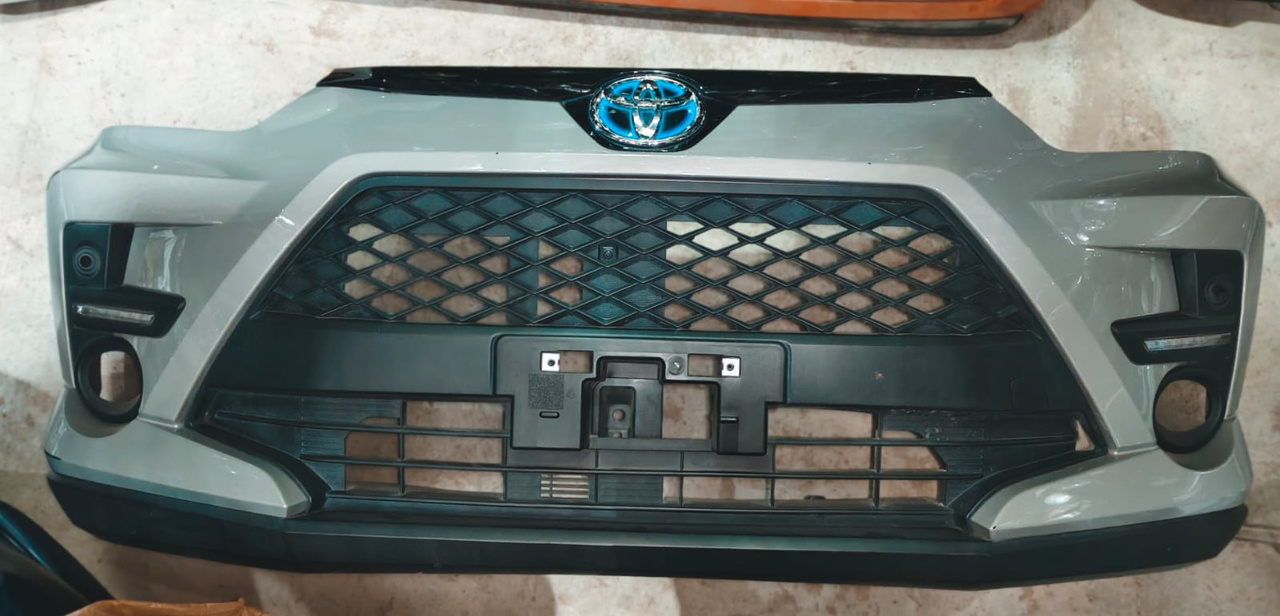 Picture of Toyota Raize front bumper Complete